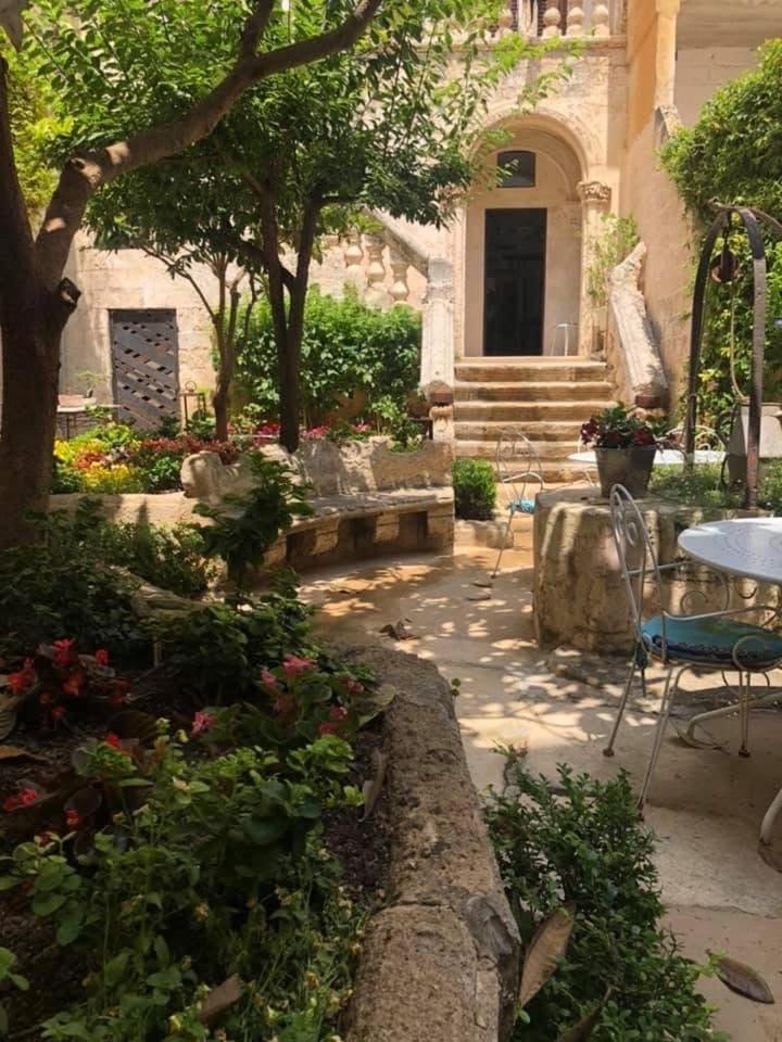 Il Giardino Della Regina Couette-café 3*